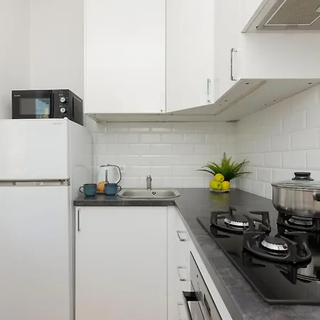 Bright And Quiet Studio With Balcony In The Center Of By Renters 华沙