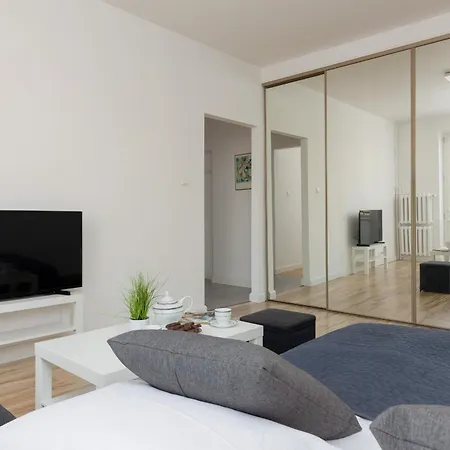 Bright And Quiet Studio With Balcony In The Center Of By Renters 华沙