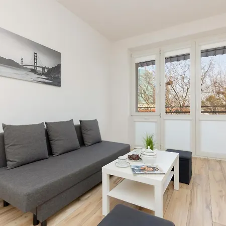 Bright And Quiet Studio With Balcony In The Center Of By Renters 公寓 *