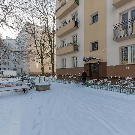 Bright And Quiet Studio With Balcony In The Center Of By Renters 公寓